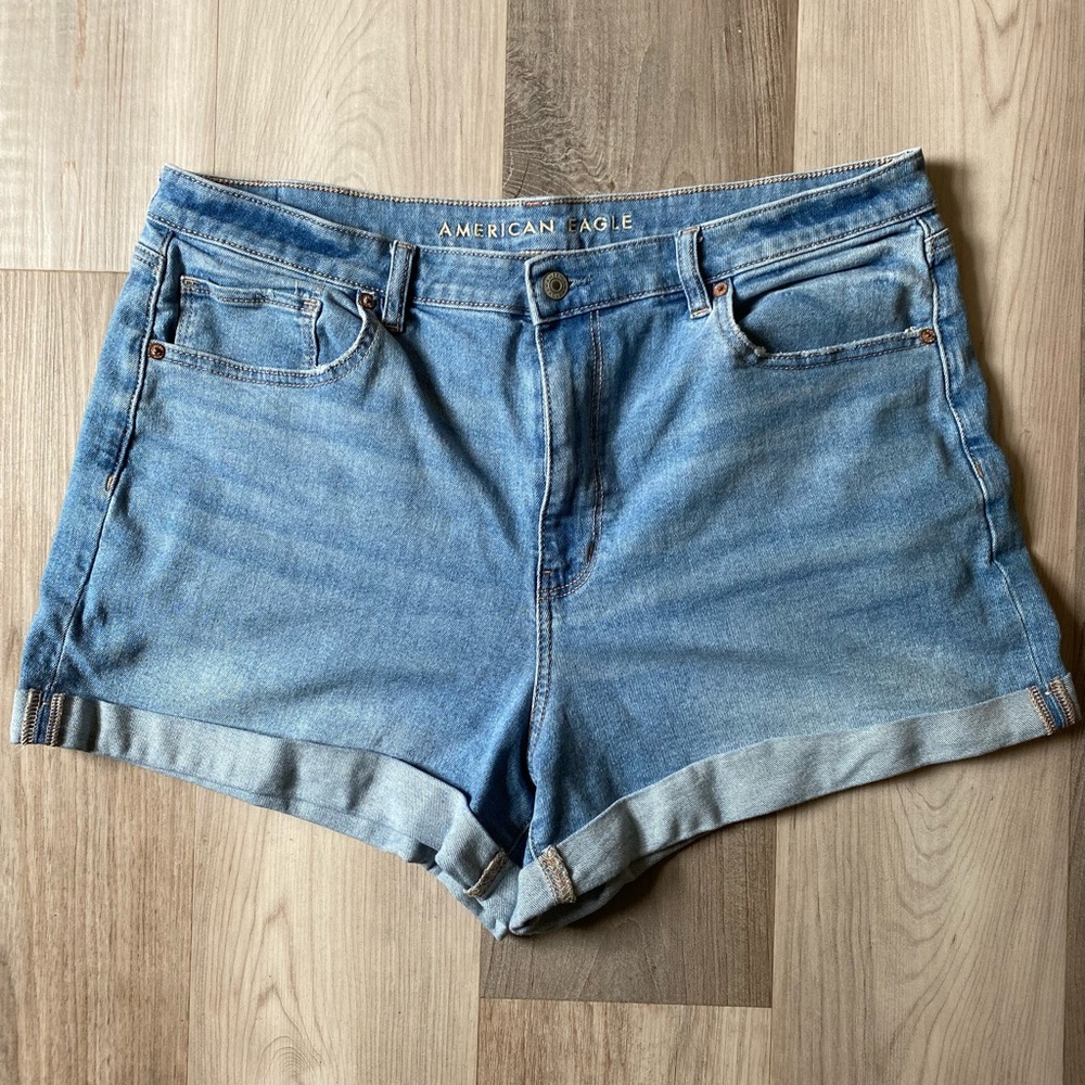 Size 18 AMERICAN EAGLE OUTFITTERS stretch Jean shorts